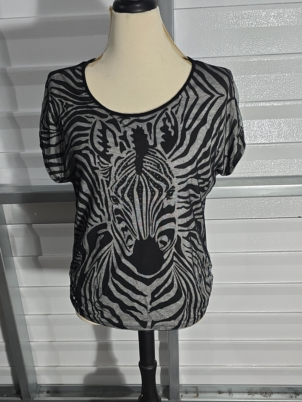 Skinny Minnie Black & Grey Zebra Graphic Short Sleeve Tee Size Large